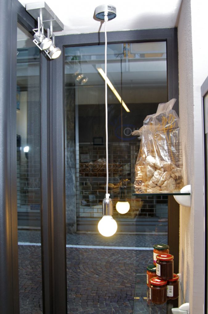 arredamento negozi panetteria borgosesia (10)